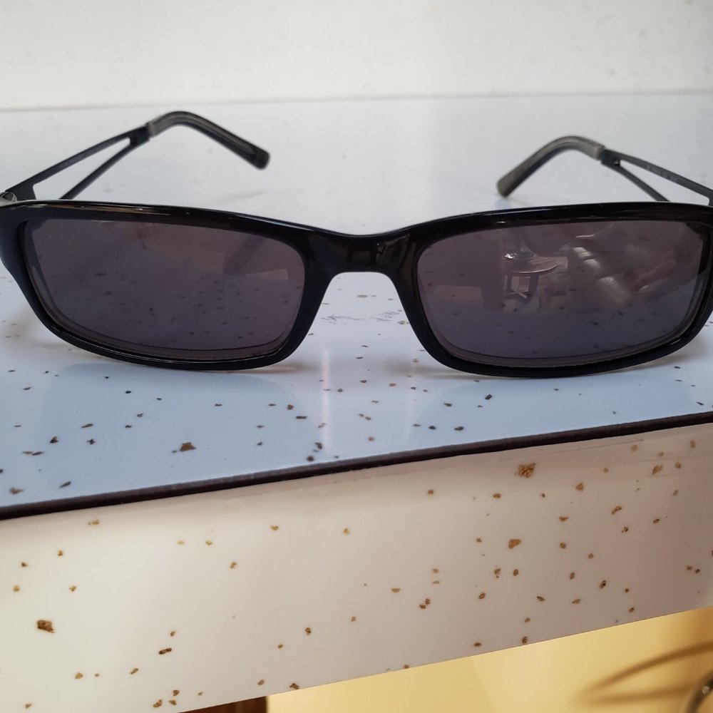 COPY - Burberry Sunglasses - Picture 3 of 9